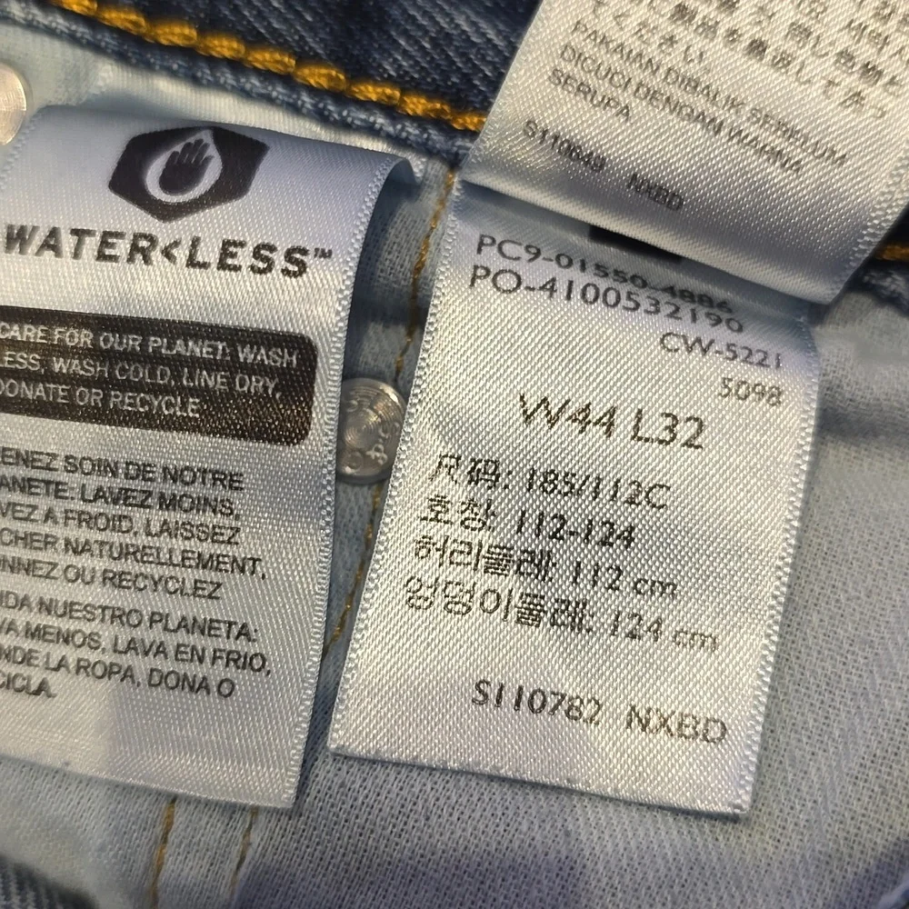 Levis 550 44 Waist 32 Length Frayed at Zipper Mens Jeans Pants Used Flaw - Picture 3 of 7